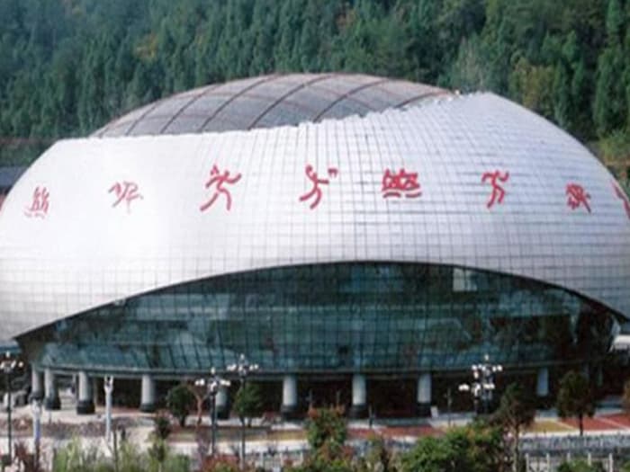 肇东体育中心球形网架加工安装