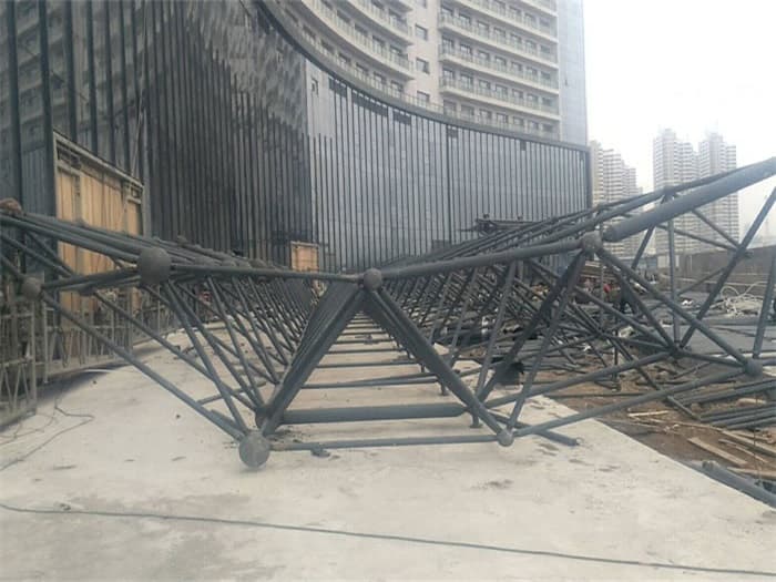 肇东万豪酒店雨棚网架